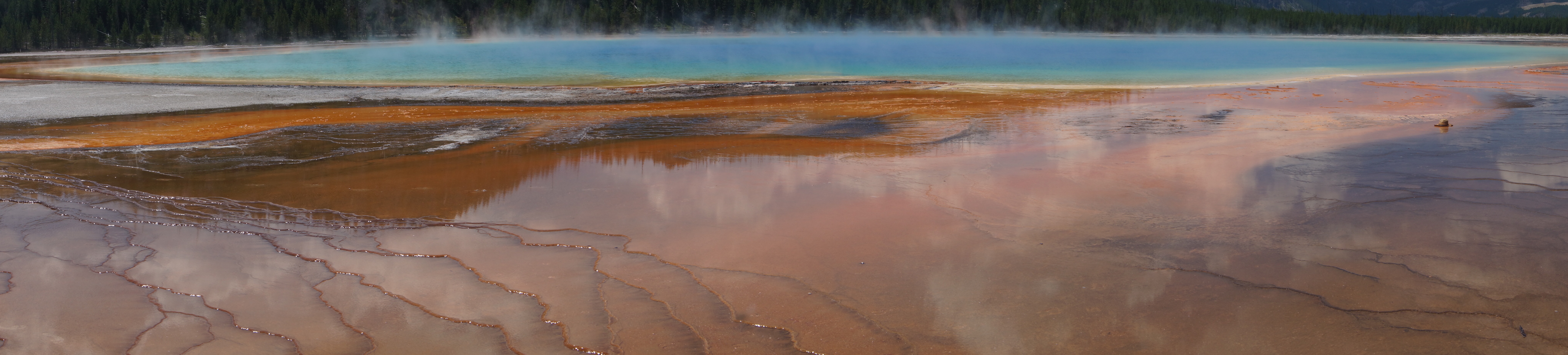 Grand Prismatic Spring. Largest hot spring in USA.