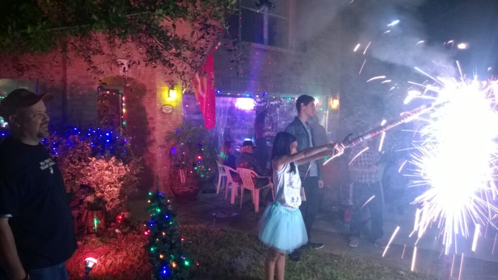 Lanzando fireworks en la casa de Gustavo. 2016 Dec 31